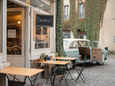 Welche kleinen gastfreundschaften auf reisen öffnen überraschend tiefe perspektiven?